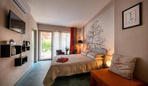 Deluxe Double Room (2 Adults + 1 Child)