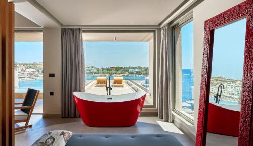 Ruby Executive Suite with Outdoor Heated Plunge Pool & Hydromassage - Sea View