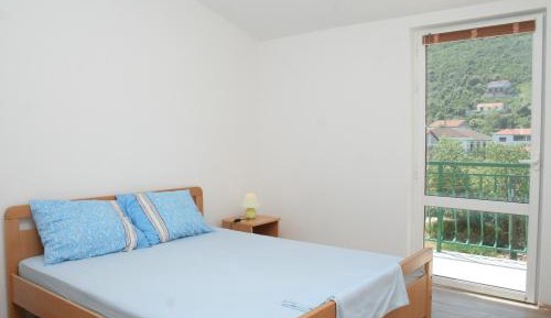 One-Bedroom Apartment with Balcony