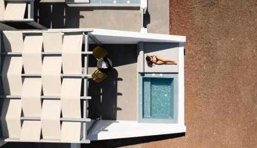 Deluxe Suite with Outdoor Hot Tub & Caldera View