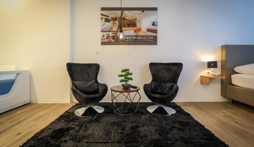 Deluxe Apartment with Hot Tub 