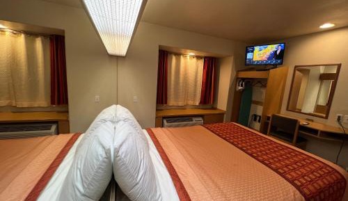 One Queen Bed Accessible Non-Smoking