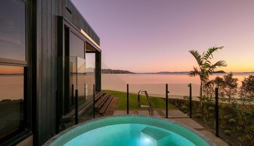 One-Bedroom Suite with Beachfront Pavilion