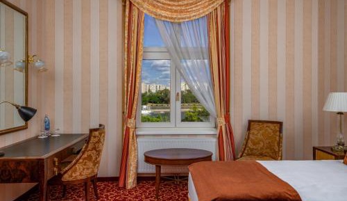 Deluxe Twin Room with Wellness and Fitness Access