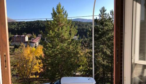 Apartment with Mountain View