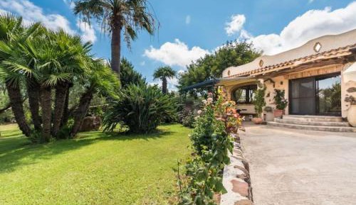 Villa with Garden View