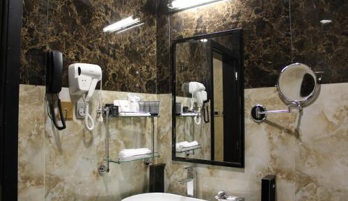 Premium Pool Access Room - Includes Complimentary Emirates Park Zoo Entry Tickets