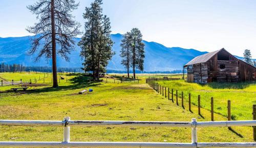 Five Bedroom Holiday Home