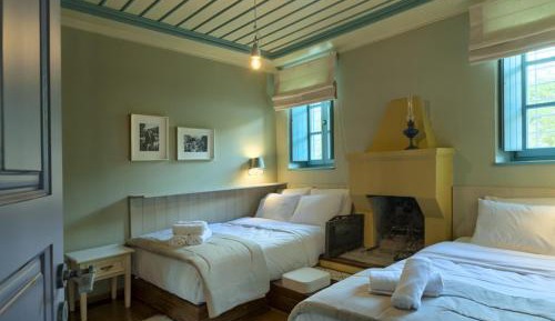 Triple Room with Fireplace and Mountain View