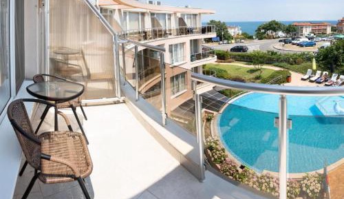 One-Bedroom Apartment with Balcony