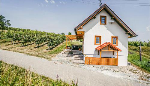 One-Bedroom Holiday Home