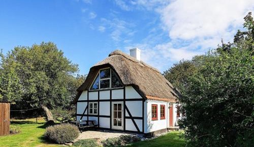 One-Bedroom Holiday Home