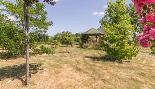 Holiday Home (9 Adults)