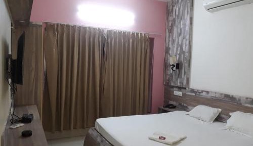 Deluxe Double Room (1 adult + 1 child)