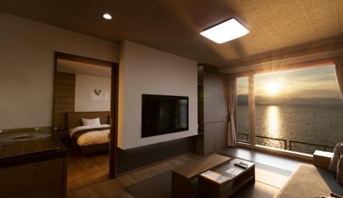 	Deluxe Twin Room-Lake View - Non-Smoking