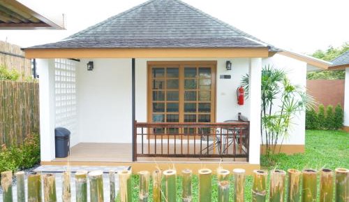Villa with Garden View