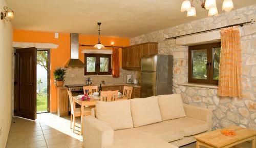Four-Bedroom Villa with Private Pool -Split Level (8 Adults)