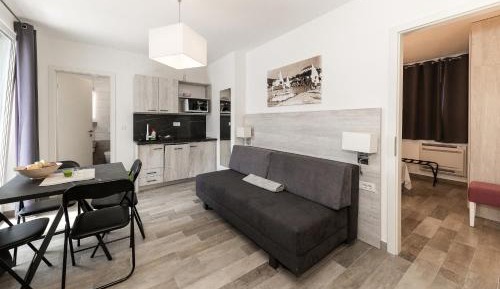 One-Bedroom Apartment with Terrace