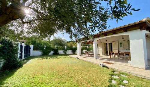 Villa with Garden View