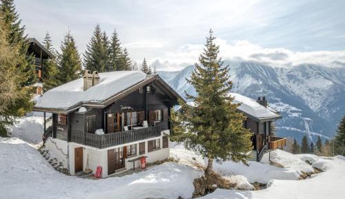 Apartment with Mountain View