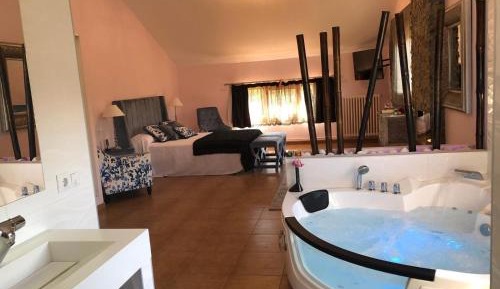 Suite with Hot Tub