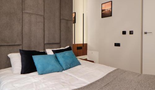 One-Bedroom Apartment with Terrace
