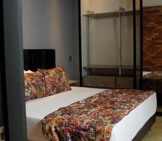 Suite with Hot Tub