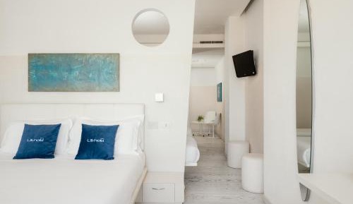 Family Room with Sea Side