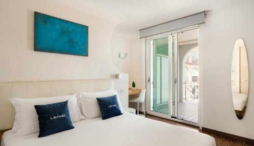 Deluxe Double Room with Balcony Sea View