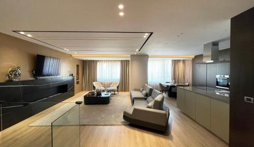 Two-Bedroom Apartment with Lake View