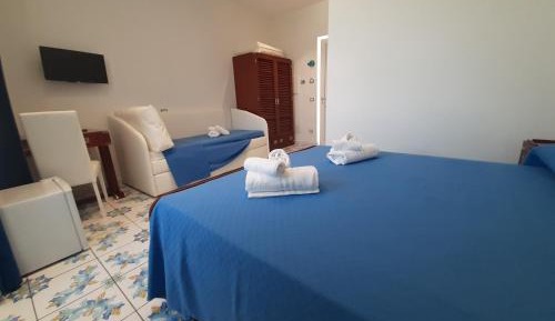 Deluxe Double or Twin Room with Sea View