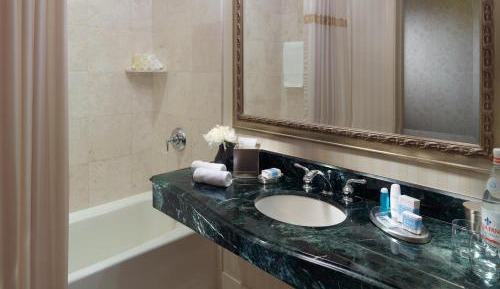 Deluxe Room - 1 King Bed
