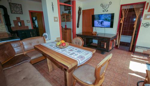 Comfort Two-Bedroom Apartment with Bath