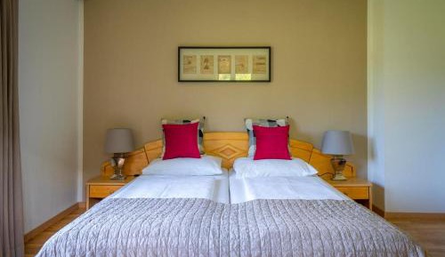 Triple Room with Balcony and Lake View