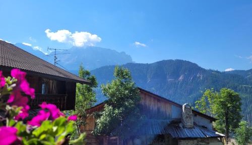 Apartment with Mountain View