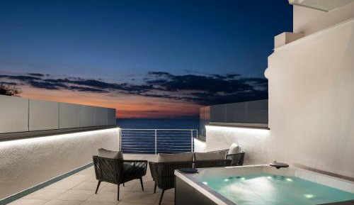 Suite with Hot Tub