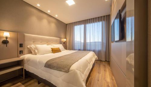 Suite with Mountain View