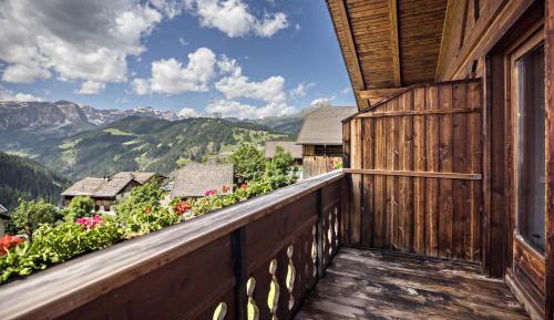 Superior One-Bedroom Apartment with Balcony