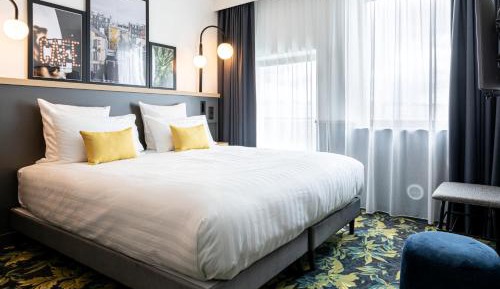 Standard Queen Room