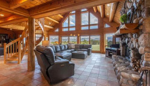 Three-Bedroom Holiday Home 