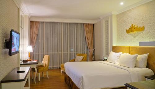 Deluxe King Room with Pool View