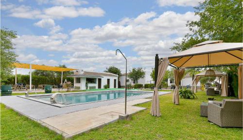 Eight-Bedroom Holiday Home