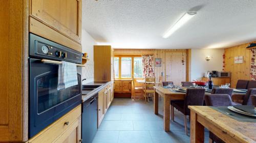 Apartment with Mountain View