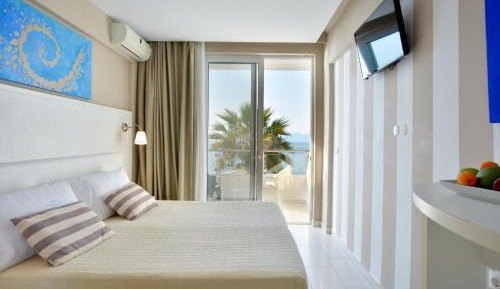 Double Room with Front Sea View