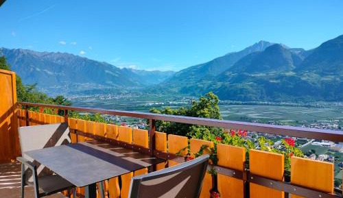 Apartment with Mountain View