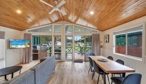 Deluxe Park View Cabin - No pets allowed