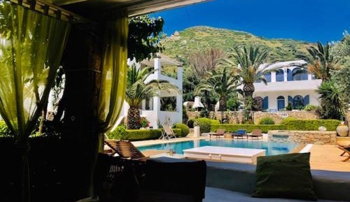 Apartment with Pool View 