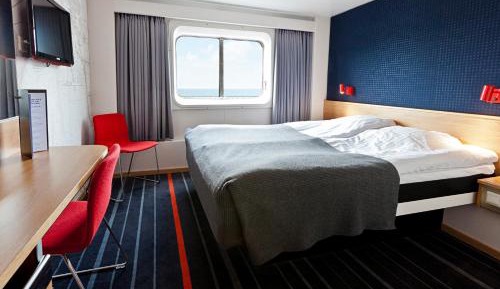 Commodore Deluxe Cabin