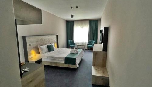 Deluxe Double Room with Shower