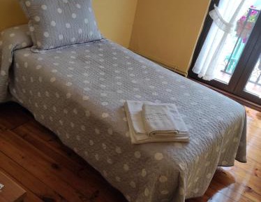 Single Room with Shared Bathroom
